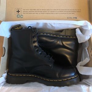 Women’s Dr. Marten’s 1460 Smooth